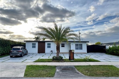 Villa ou maison à louer à Miami, Floride: 3 chambres, 119.38 m2 № 1976578 - photo 2