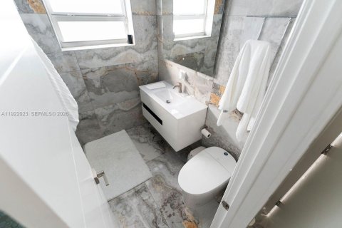 Villa ou maison à louer à Miami, Floride: 3 chambres, 119.38 m2 № 1976578 - photo 22