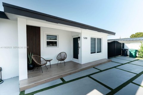 Villa ou maison à louer à Miami, Floride: 3 chambres, 119.38 m2 № 1976578 - photo 5