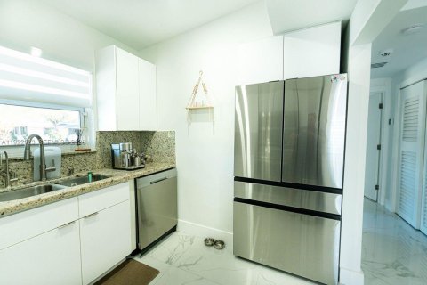 Villa ou maison à louer à Miami, Floride: 3 chambres, 119.38 m2 № 1976578 - photo 11