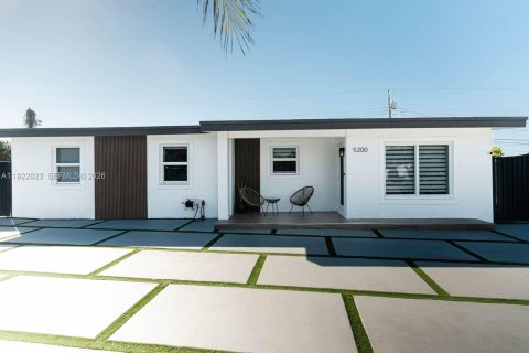 Villa ou maison à louer à Miami, Floride: 3 chambres, 119.38 m2 № 1976578 - photo 4