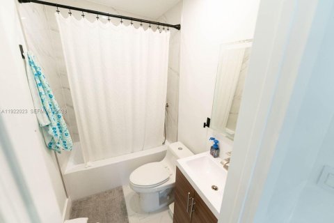 Villa ou maison à louer à Miami, Floride: 3 chambres, 119.38 m2 № 1976578 - photo 7