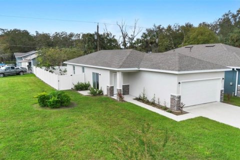 House in Sanford, Florida 3 bedrooms, 112.04 sq.m. № 2218526