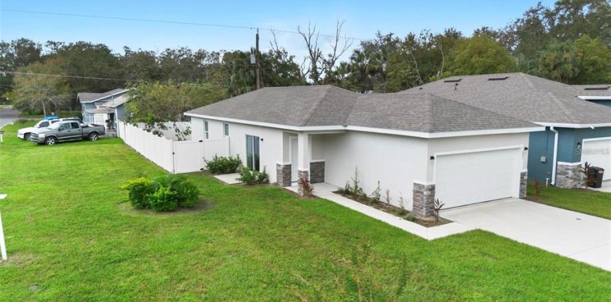 House in Sanford, Florida 3 bedrooms, 112.04 sq.m. № 2218526
