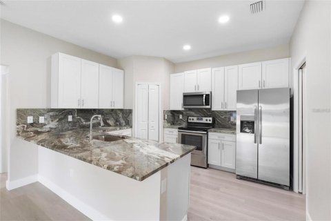 House in Sanford, Florida 3 bedrooms, 112.04 sq.m. № 2218526 - photo 3