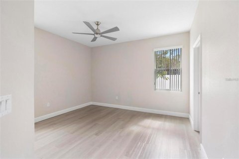 House in Sanford, Florida 3 bedrooms, 112.04 sq.m. № 2218526 - photo 6