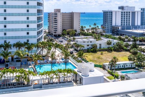 Condominio en alquiler en Fort Lauderdale, Florida, 1 dormitorio, 78.13 m2 № 1031501 - foto 1