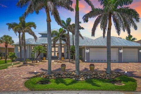 House in Port Charlotte, Florida 3 bedrooms, 319.96 sq.m. № 1804672 - photo 7