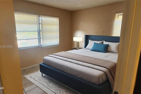 Condominio en alquiler en Pembroke Pines, Florida, 2 dormitorios, 92.9 m2 № 2026985 - foto 12