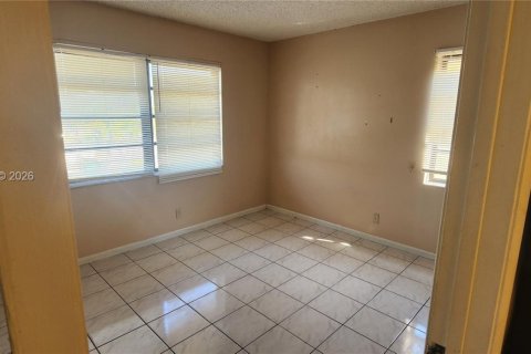 Condominio en alquiler en Pembroke Pines, Florida, 2 dormitorios, 92.9 m2 № 2026985 - foto 13