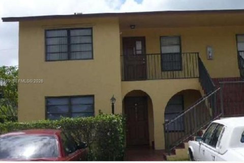Condominio en Pembroke Pines, Florida, 2 dormitorios  № 2026985