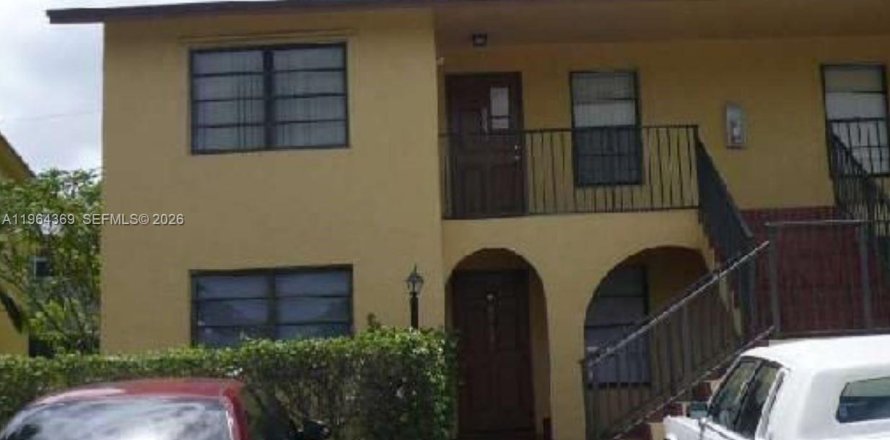Condominio en Pembroke Pines, Florida, 2 dormitorios  № 2026985