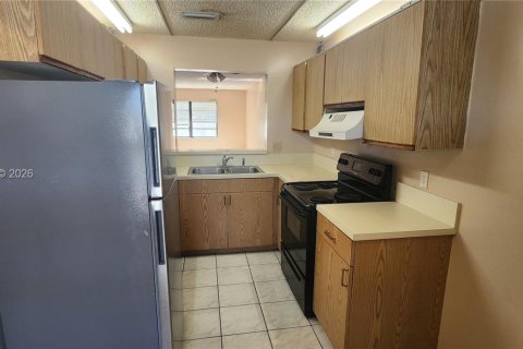 Condominio en alquiler en Pembroke Pines, Florida, 2 dormitorios, 92.9 m2 № 2026985 - foto 5