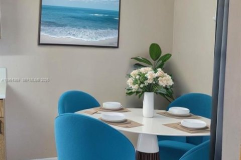 Condominio en alquiler en Pembroke Pines, Florida, 2 dormitorios, 92.9 m2 № 2026985 - foto 3