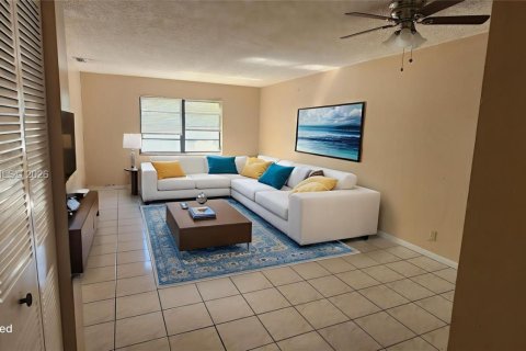 Condominio en alquiler en Pembroke Pines, Florida, 2 dormitorios, 92.9 m2 № 2026985 - foto 7