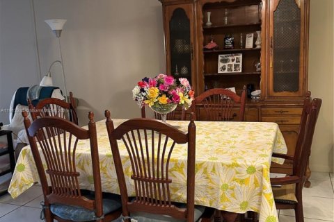 Condo in North Lauderdale, Florida, 2 bedrooms № 1970528 - photo 4