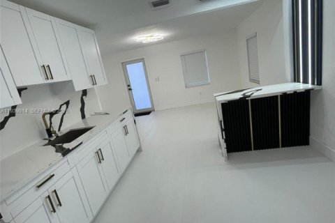 Купить виллу или дом в Майами, Флорида 2 спальни, 72м2, № 1996891 - фото 6