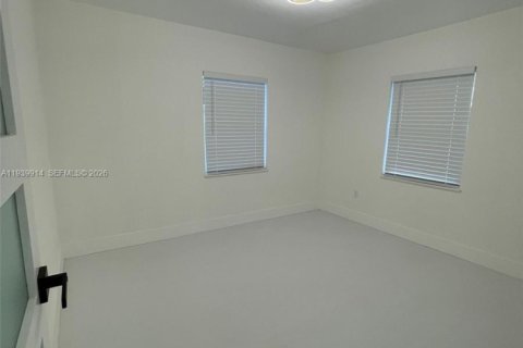 Купить виллу или дом в Майами, Флорида 2 спальни, 72м2, № 1996891 - фото 16