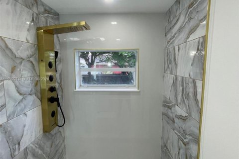 Купить виллу или дом в Майами, Флорида 2 спальни, 72м2, № 1996891 - фото 10