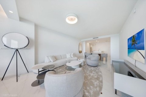 Condo in Miami, Florida, 3 bedrooms  № 2000751 - photo 8