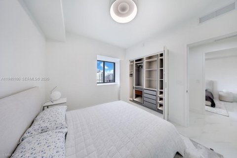 Condo in Miami, Florida, 3 bedrooms  № 2000751 - photo 17