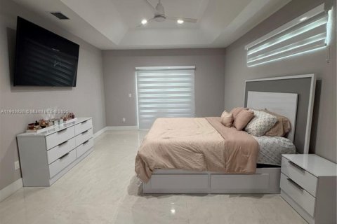 Villa ou maison à louer à Port St. Lucie, Floride: 6 chambres № 2015806 - photo 9