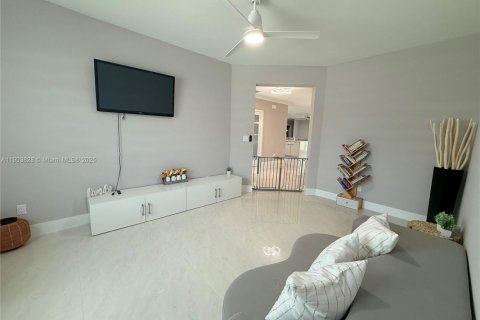 Villa ou maison à louer à Port St. Lucie, Floride: 6 chambres № 2015806 - photo 15