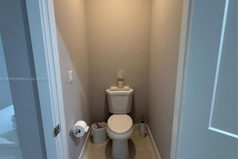 Villa ou maison à louer à Port St. Lucie, Floride: 6 chambres № 2015806 - photo 8