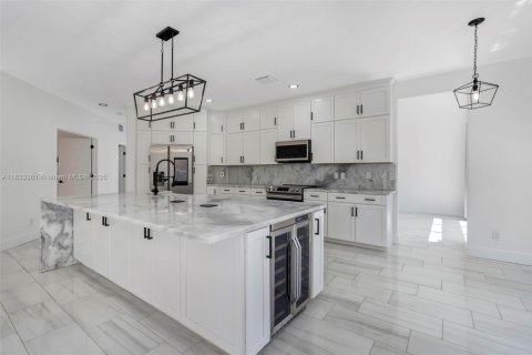 House in Boynton Beach, Florida 5 bedrooms, 284 sq.m. № 1825702 - photo 4