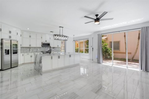 House in Boynton Beach, Florida 5 bedrooms, 284 sq.m. № 1825702 - photo 6