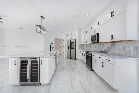 House in Boynton Beach, Florida 5 bedrooms, 284 sq.m. № 1825702 - photo 8