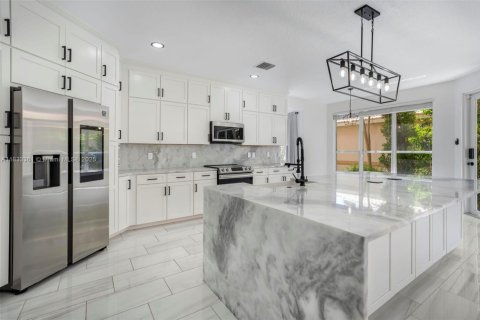 House in Boynton Beach, Florida 5 bedrooms, 284 sq.m. № 1825702 - photo 1