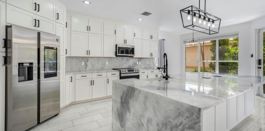 House in Boynton Beach, Florida 5 bedrooms, 284 sq.m. № 1825702