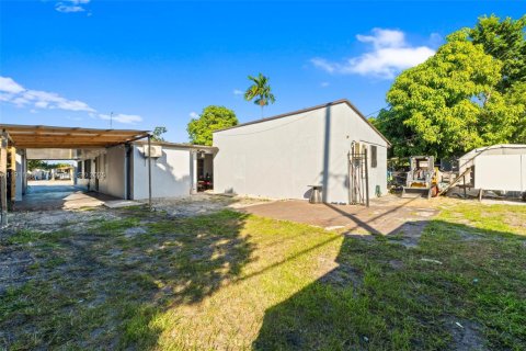 Casa en venta en Hialeah, Florida, 4 dormitorios, 148.09 m2 № 1967634 - foto 30