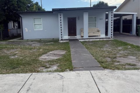 Casa en venta en Hialeah, Florida, 4 dormitorios, 148.09 m2 № 1967634 - foto 1