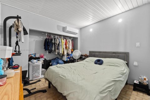 Casa en venta en Hialeah, Florida, 4 dormitorios, 148.09 m2 № 1967634 - foto 22