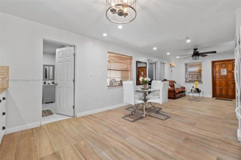 Casa en venta en Hialeah, Florida, 4 dormitorios, 148.09 m2 № 1967634 - foto 20