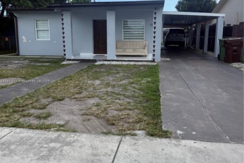 Casa en venta en Hialeah, Florida, 4 dormitorios, 148.09 m2 № 1967634 - foto 3