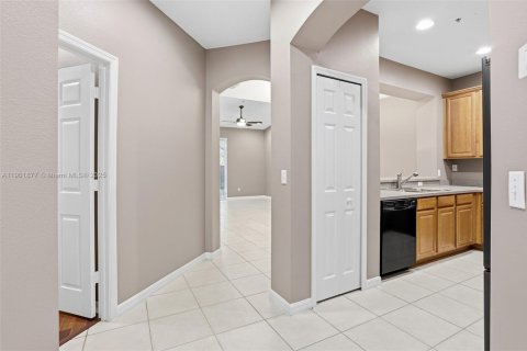 Condo in Orlando, Florida, 3 bedrooms  № 1953314 - photo 10