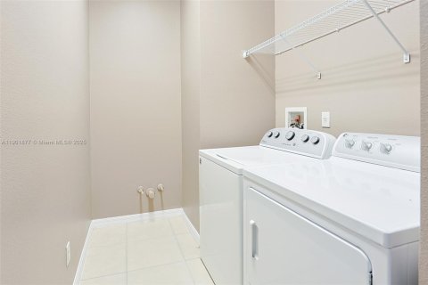 Condo in Orlando, Florida, 3 bedrooms  № 1953314 - photo 11
