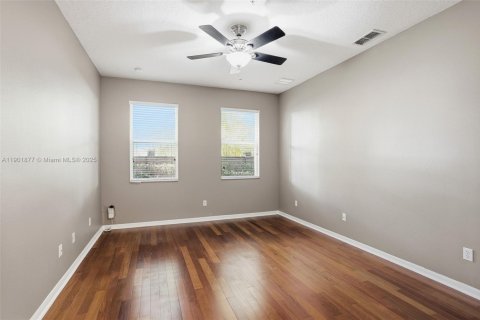 Condo in Orlando, Florida, 3 bedrooms  № 1953314 - photo 5