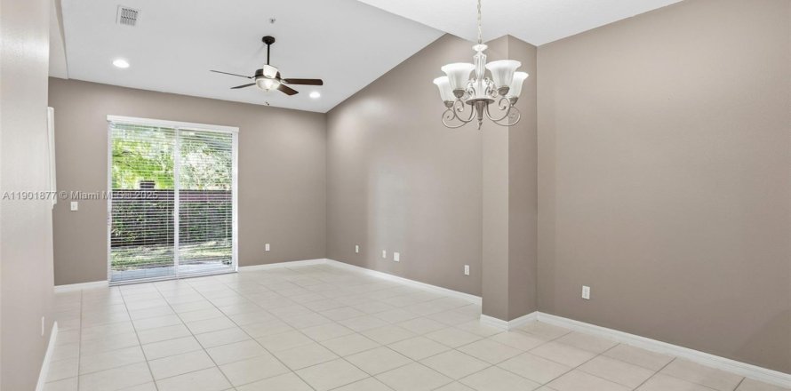 Condo in Orlando, Florida, 3 bedrooms  № 1953314