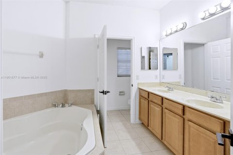 Condo in Orlando, Florida, 3 bedrooms  № 1953314 - photo 8