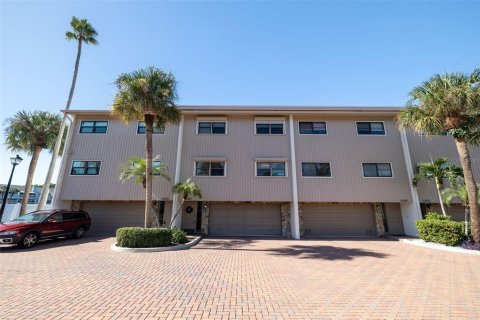 Touwnhouse à vendre à Treasure Island, Floride: 3 chambres, 172.33 m2 № 2427082 - photo 2
