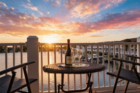 Touwnhouse à Treasure Island, Floride 3 chambres, 172.33 m2 № 2427082