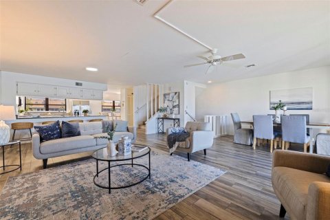 Touwnhouse à vendre à Treasure Island, Floride: 3 chambres, 172.33 m2 № 2427082 - photo 7