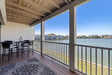 Touwnhouse à vendre à Treasure Island, Floride: 3 chambres, 172.33 m2 № 2427082 - photo 14