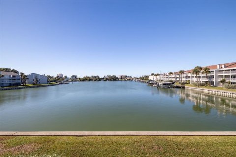 Touwnhouse à vendre à Treasure Island, Floride: 3 chambres, 172.33 m2 № 2427082 - photo 15