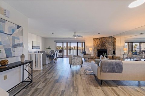 Touwnhouse à vendre à Treasure Island, Floride: 3 chambres, 172.33 m2 № 2427082 - photo 5