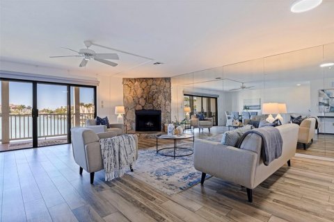 Touwnhouse à vendre à Treasure Island, Floride: 3 chambres, 172.33 m2 № 2427082 - photo 6